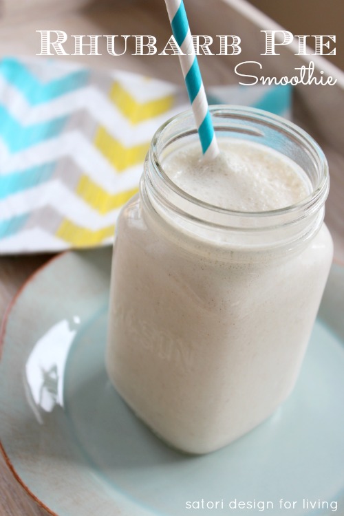 Rhubarb Pie Smoothie in Mason Jar