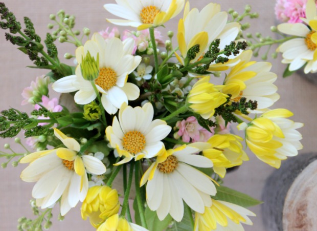 DIY Table Centerpiece with Log Vase and Garden Flowers 