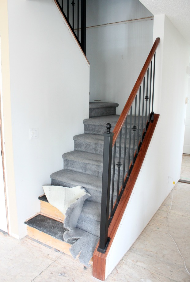 Staircase Makeover Progress – Removing Old Carpet on Stairs