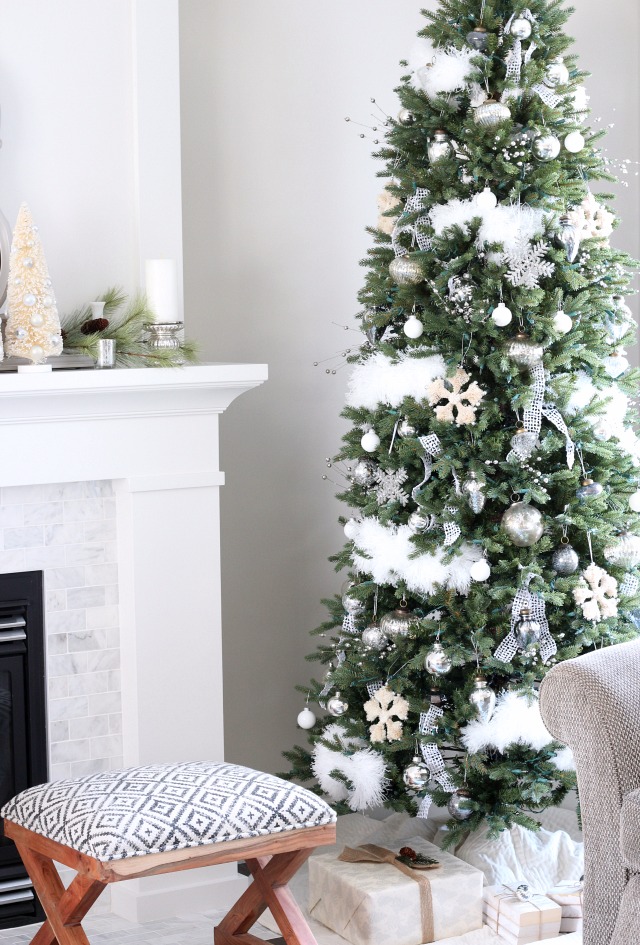 Winter Wonderland Christmas Tree With Silver and White Decorations