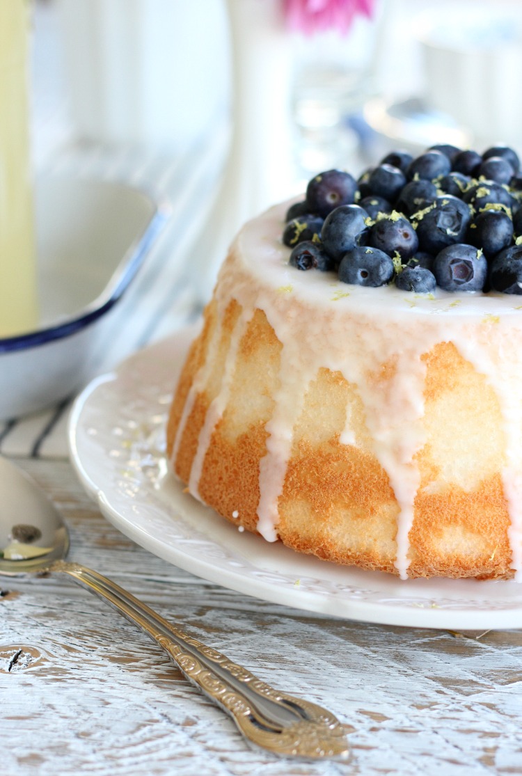 Pretty Angel Food Cake Stuffed with Lemon Curd and Fresh Blueberries